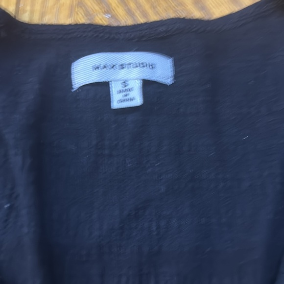 Max studuo V neck top - Picture 2 of 8